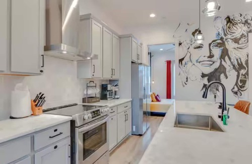 Hadley - Washington House | Broadway in 6 min/1.5 mi - TSU and Meharry convenient