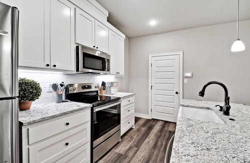 Fayetteville House | Brooklands Hideaway | Charming Historically-Inspired Cottage