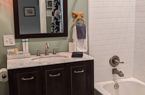 Capital View House | Brooks Solar House with Backyard Spa Oasis