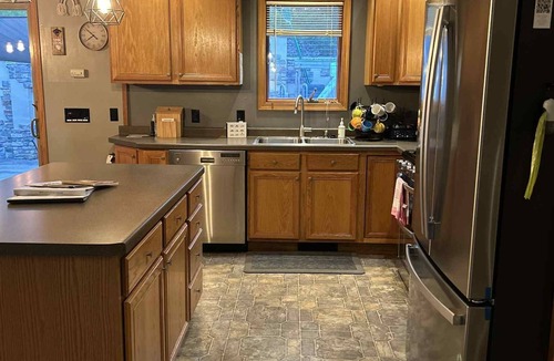 Rome House | Brown Bear Cottage 3 Bedroom Pet Friendly Home Near Sand Valley & Lake Arrowhead