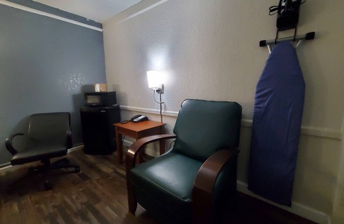 Little Rock Hotel | Budget Host Inn- Medical Center