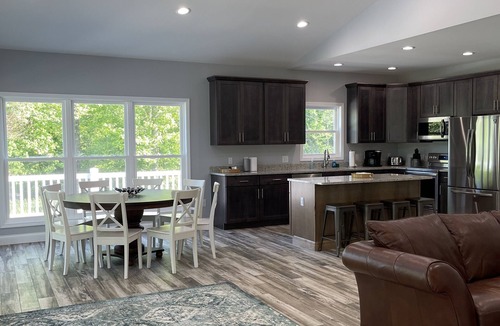 Grand Rivers House | Built in 2021 - 5 BR/4 BA Lakefront in Grand Rivers -The Only City on Both Lakes