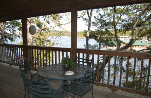 Mount Ida House | C14, Two bedroom, two bath, log-sided, luxury Harbor North cottage overlooking the lake, cottage