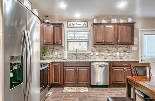 Maryville House | Cabin 2-Allegheny Falls-Mountain View -Private Waterfall- No Stairs-Brand New