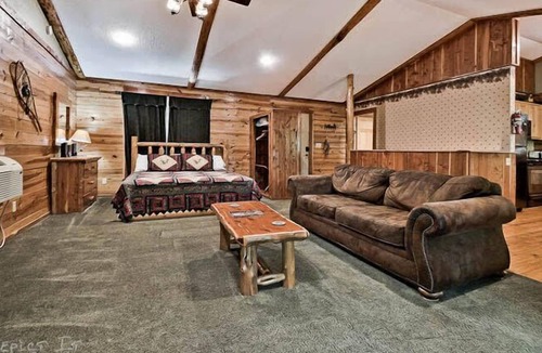 Sylvan Shores Cabin | Cabin near Beaver lake Studio Wifi Smart TVs