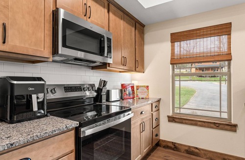 Branson House | Cabin'Opoly: Game Themed Lodge in Tall Timbers Wet Bar Hot Tub Free Tickets
