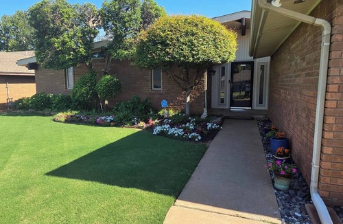 Oklahoma City House | calm relaxing vacation rentals in Oklahoma City Oklahoma with pool and games