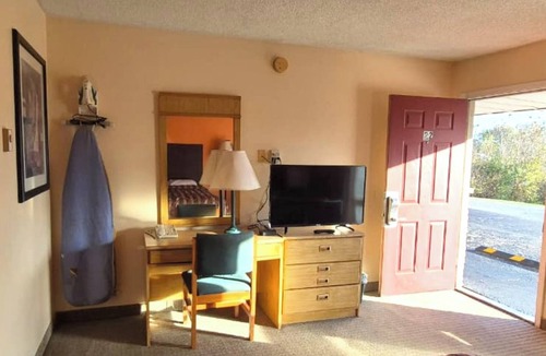 Canton Hotel | Canton Inn By OYO