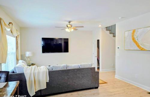 Clarksville House | Canyon View Court in The Boulders
