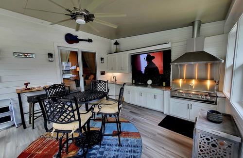 Salemtown House | Captivating Squeaky Clean 3 BR 3 BA Furn Home in Prized Downtown Neighborhood