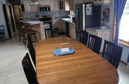 Friendship House | Castle Rock Lake area- Large Home-Great Getaway sleeps 12 -14