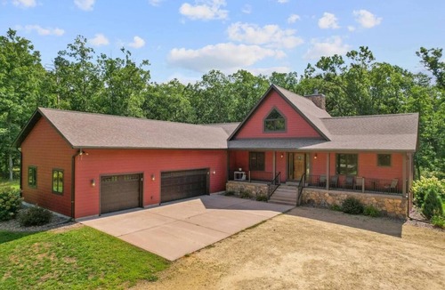 Mauston House | Castle Rock Lake Family Retreat, Sleeps 20