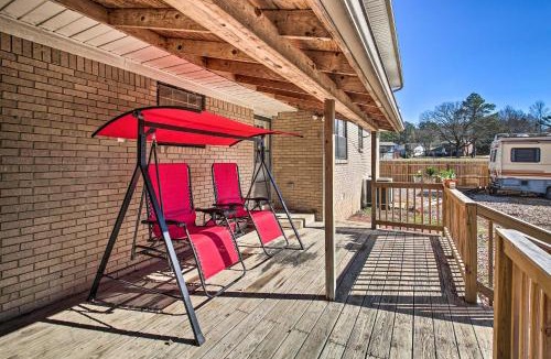 Piney House | Central Hot Springs Family Home with Deck!