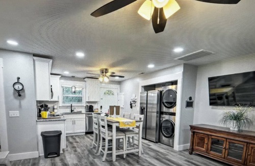 Lebanon House | Central Retreat A, NEW Family & Pet Friendly