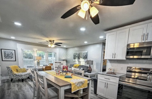 Lebanon House | Central Retreat A, NEW Family & Pet Friendly