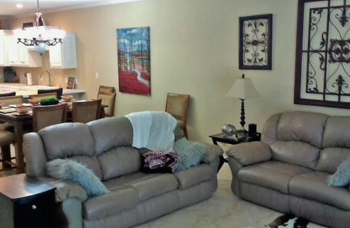 Lake Hamilton Apartment | Central Terrace Retreat
