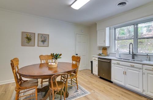 Oxford House | Centrally Located Home ~ Steps to Oxford Square!