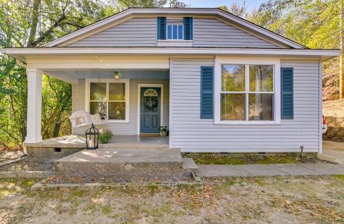 Oxford House | Centrally Located Home ~ Steps to Oxford Square!