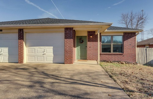 Johnson Apartment | Centrally Located in Nwa; Walk to Wrights Bbq!