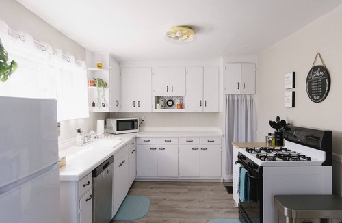 Marshland House | Charming 1-bedroom house in delightful Winona with WiFi, AC and PRIVATE PATIO