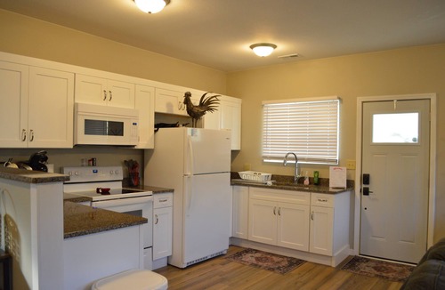 Sedalia House | Charming 2-bedroom bungalow in tranquil Sedalia with WiFi lots of upgrades!
