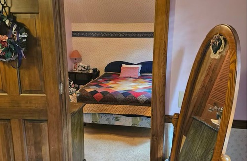 Houston County House | Charming 2-bedroom farmhouse with WiFi, AC in enchanting Houston