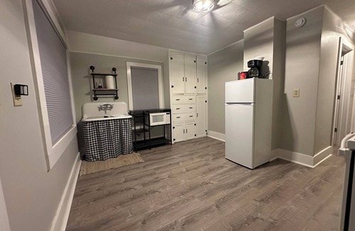 Norwalk House | Charming 2-bedroom house with AC, WiFi in serene Norwalk