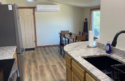 Warsaw House | Charming 2-bedroom house with WiFi and AC in Warsaw close to launch ramps