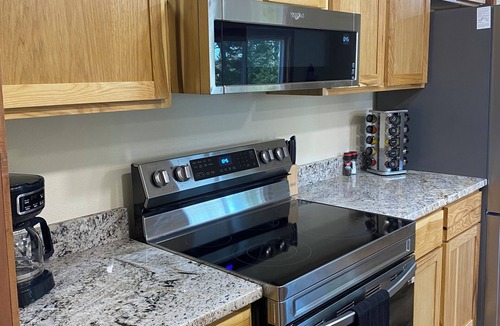 Warsaw House | Charming 2-bedroom house with WiFi and AC in Warsaw close to launch ramps