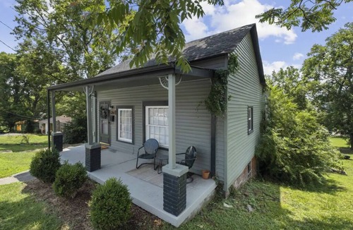 Chestnut Hill House | Charming 2-bedroom in heart of Wedgewood Houston