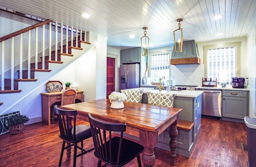 Maryville Cottage | Charming 2-bedroom + Loft cottage in Maryville Tennessee