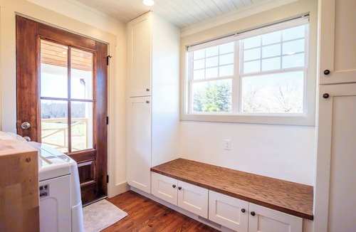 Maryville Cottage | Charming 2-bedroom + Loft cottage in Maryville Tennessee