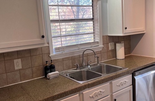 Bella Vista House | Charming 2-bedroom house in Bella Vista with private access to Tunnel Vision.