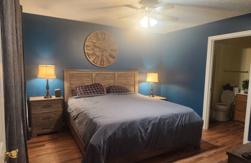 Evansville House | Charming 3-bedroom house with WiFi and AC in peaceful Evansville