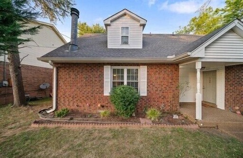 Madison House | Charming 3-bedroom home with firepit