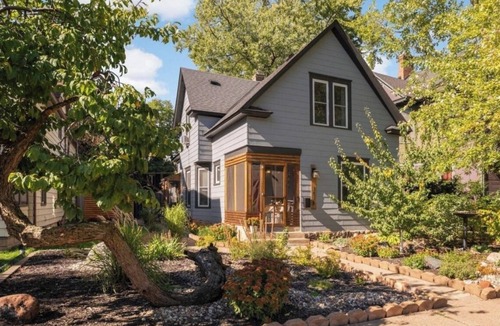 Northeast Minneapolis Arts District House | Charming 5-bedroom getaway few blocks from restaurants, breweries & cafes