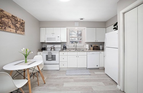 Springfield Apartment | Charming and cozy with a modern flair, 2 BR/1.5 BA, townhome apartment