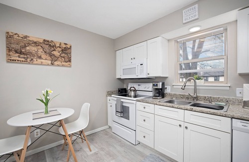 Springfield Apartment | Charming and cozy with a modern flair, 2 BR/1.5 BA, townhome apartment