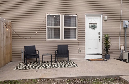 Springfield Apartment | Charming and cozy with a modern flair, 2 BR/1.5 BA, townhome apartment