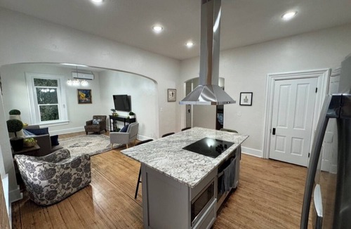 Keokuk Apartment | Charming apartment in historic home. Perfect launch pad to visit to Nauvoo!
