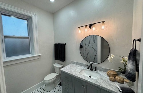 Keokuk Apartment | Charming apartment in historic home. Perfect launch pad to visit to Nauvoo!