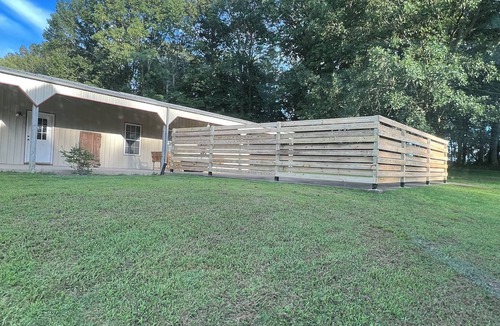 Portland House | ￼ Charming Barndominium in Country ￼- Pet-Friendly & Completely Renovated