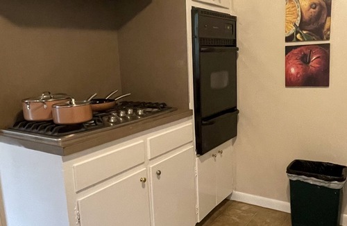 Fayetteville Cottage | Charming Cottage Five miles from U of A campus