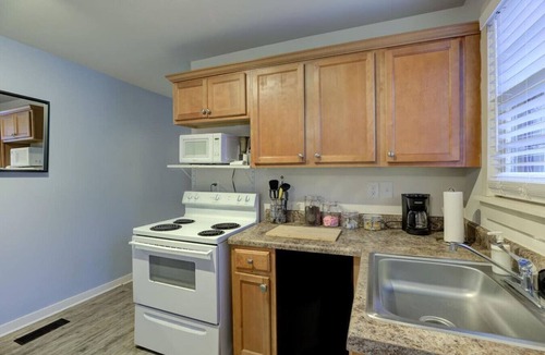Midtown Apartment | Charming Cottage Near Memphis’ Best Attractions
