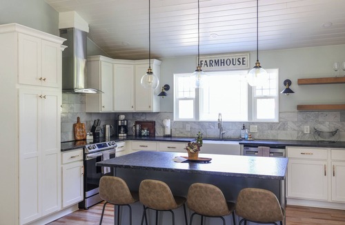 Fairview House | Charming Country Get-away! Pet Friendly