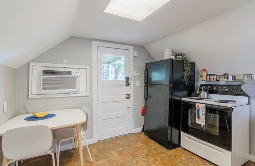 Plaza Westport House | Charming Duplex Near Food and Fun | 15/16