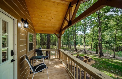 Mentone Cabin | Charming Forest Cabin with Hot Tub & Covered Porch in Mentone, Alabama
