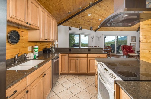 Seven Devils Cabin | Charming Mountain Home with a View