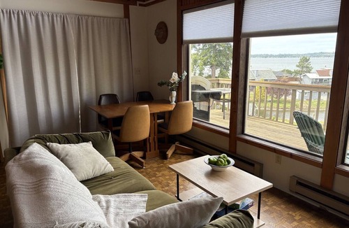 Birch Bay Cabin | Charming Pet-Friendly Cabin with Sunset Views Over Birch Bay