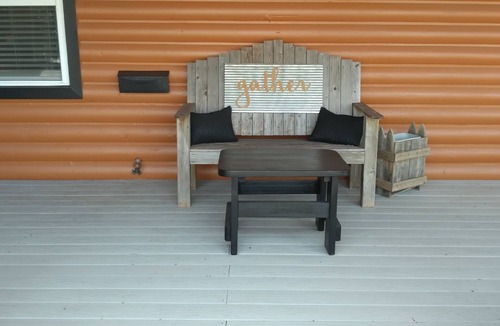 Mustang House | Charming Suburban log house in Mustang with 3bd/2bath great patios. Close to FAA